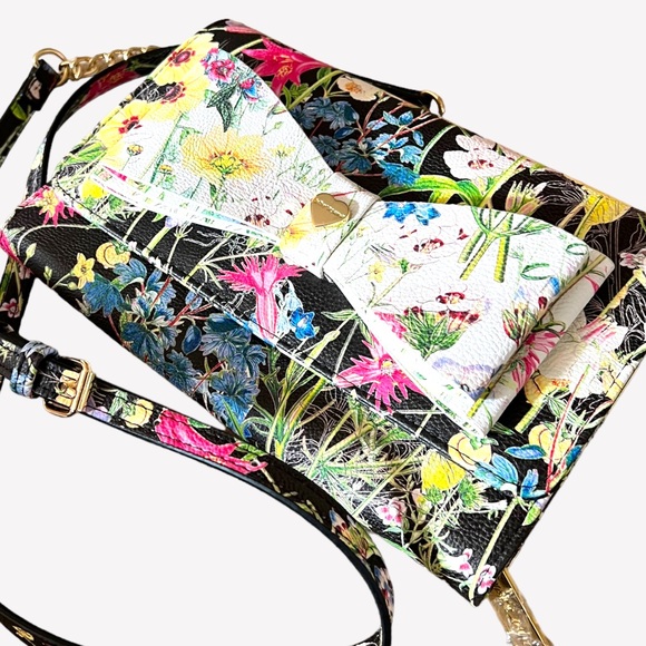 NWT BETSEY JOHNSON DANI CROSSBODY XOFLORAL WHITE FLORAL GOLD CHAIN PURSE - Picture 12 of 16